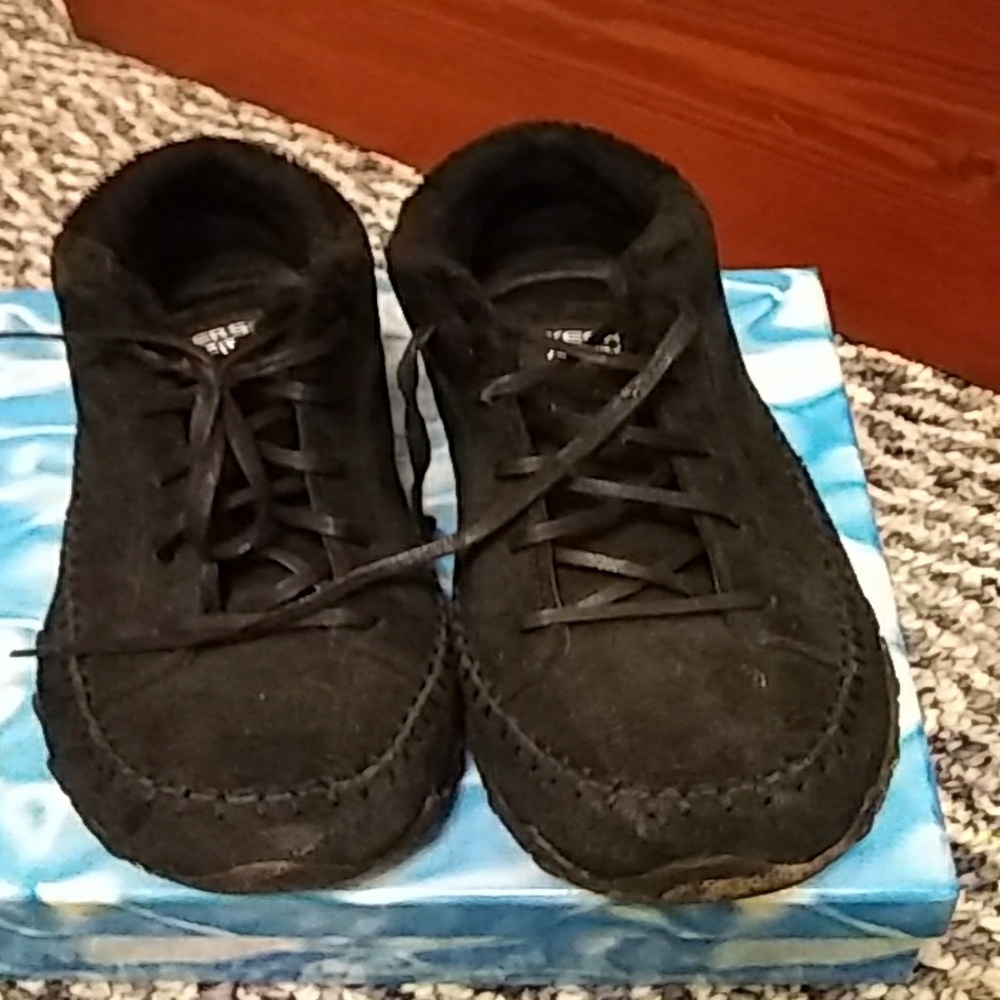 Shoes - Picture 2 of 2